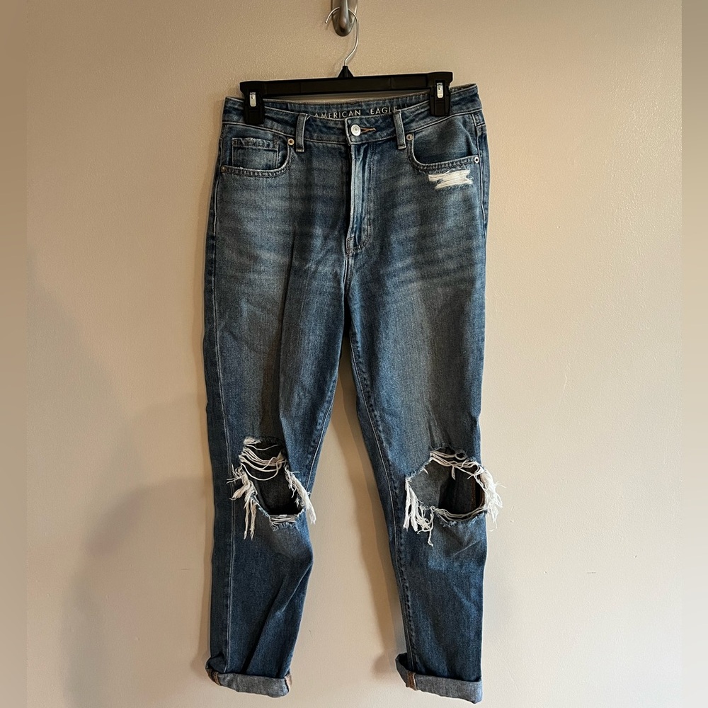 Stretch & Soft AMERICAN EAGLE Ripped Mom Jeans - Size 4